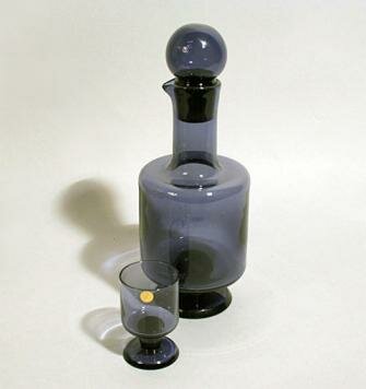 Karahvi 1755 ja liköörilasi 1671