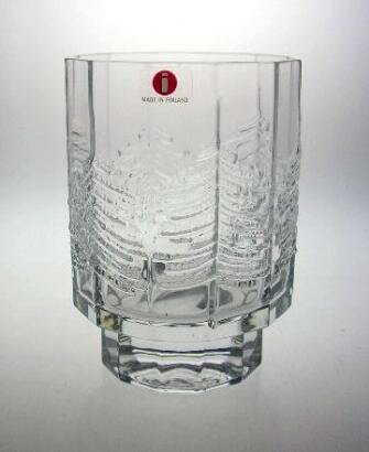 Kuusi: juomalasi 2046