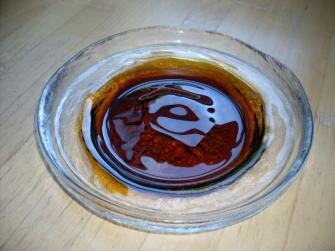 Myydään Pertti Santalahden Kiviset lautasia, myynnissä 2 isoa ja 1 pieni